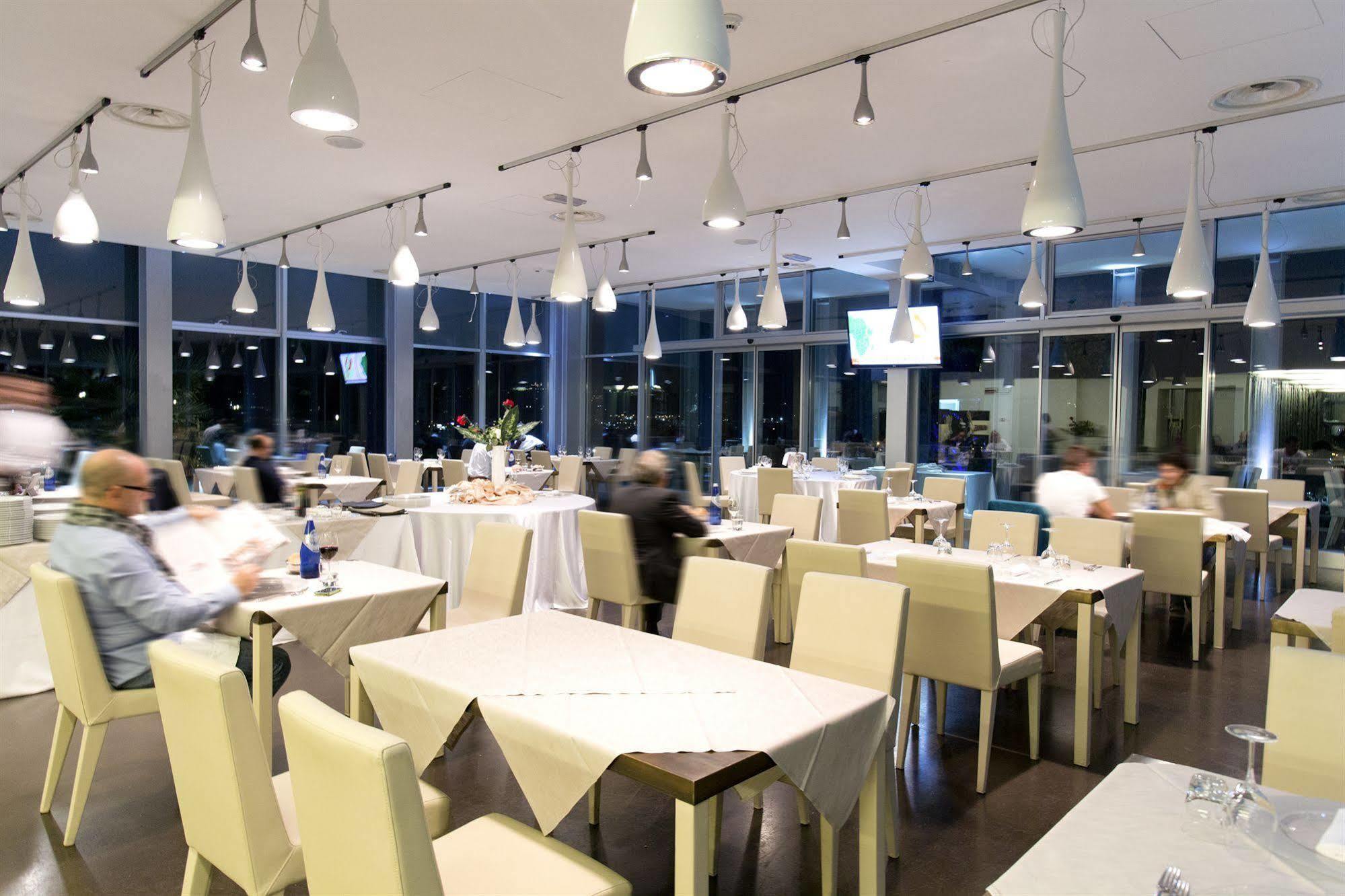 Hotel Horizon มอนเตกรานาโร ภายนอก รูปภาพ
